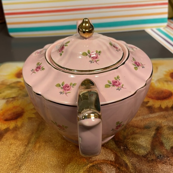 Vintage Chintz teapot - Picture 5 of 12